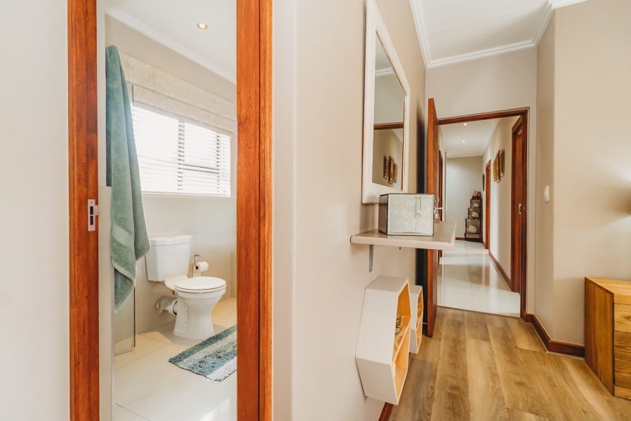 4 Bedroom Property for Sale in Earls Court Lifestyle Estate Western Cape